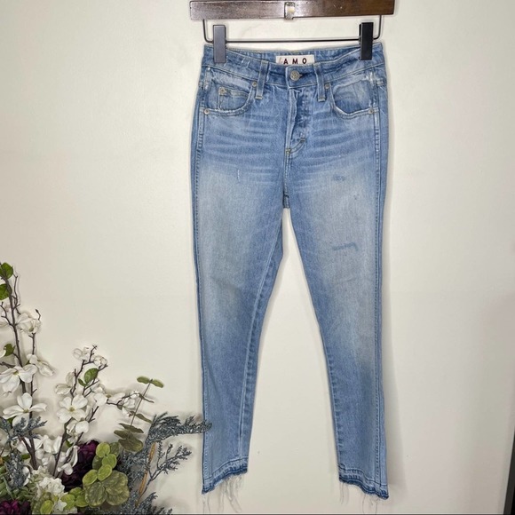 AMO Babe Sweet Cheeks Raw Hem Ankle Jeans Light Wash {OO3} - Picture 2 of 4